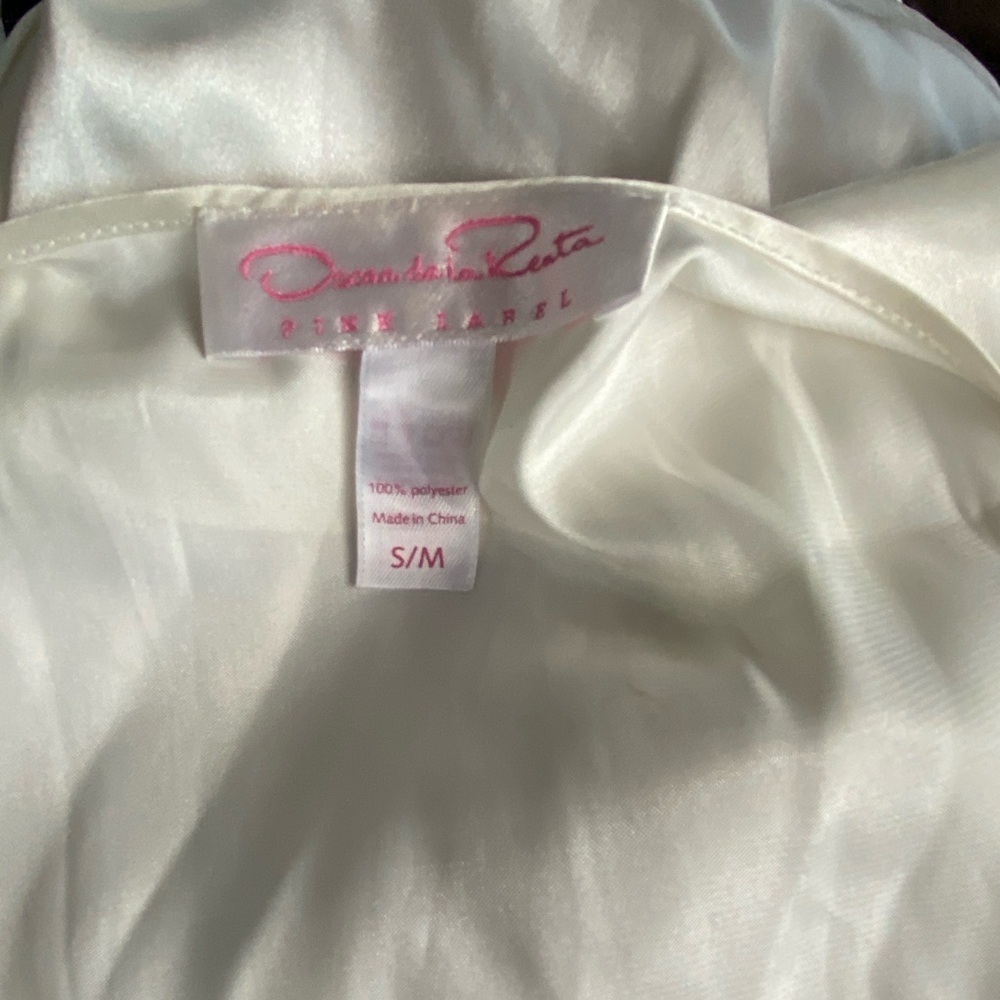 Oscar de la Renta Ivory Satin Robe - Picture 9 of 11